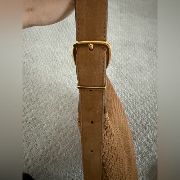 Madewell Essentials Curve Shoulder Bag in Dried Acorn - Picture 6 of 11